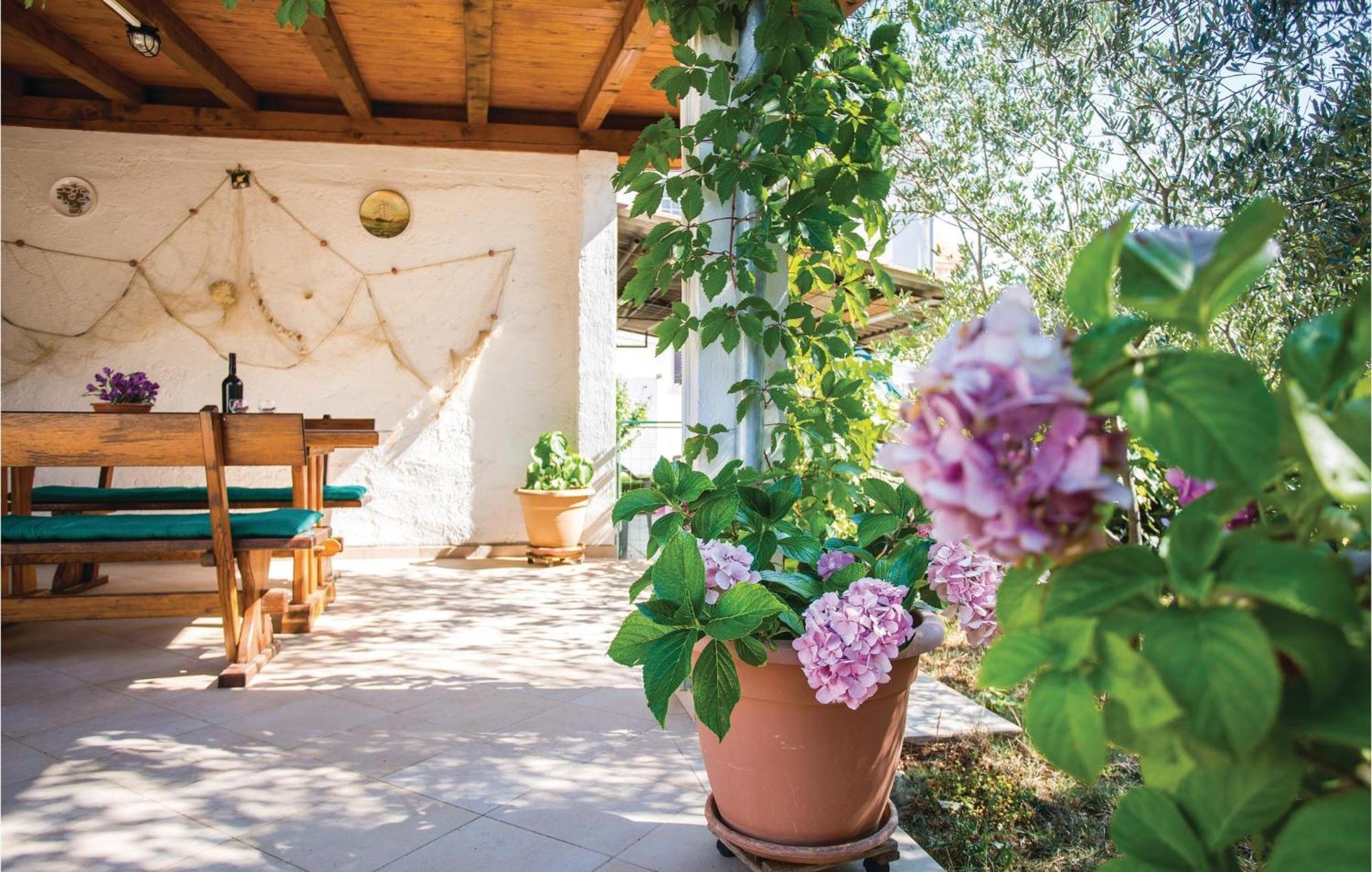 Lovely Apartment In Krk With Kitchen Brzac Zewnętrze zdjęcie